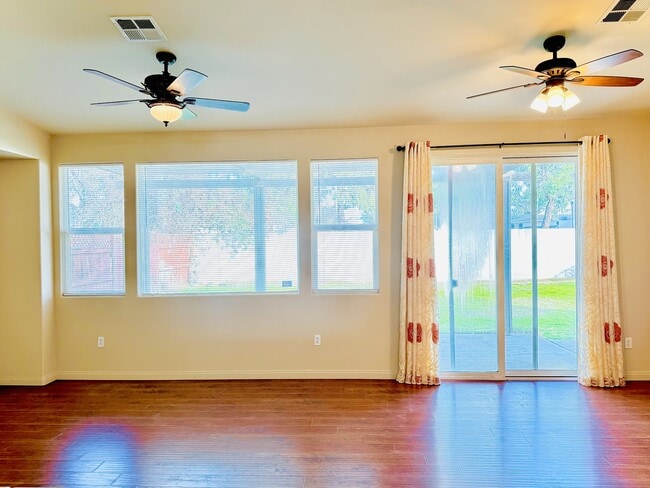 1304 Torulosa Dr in Bakersfield, CA - Building Photo - Building Photo