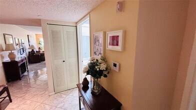 601 SW 142nd Ave in Pembroke Pines, FL - Building Photo - Building Photo