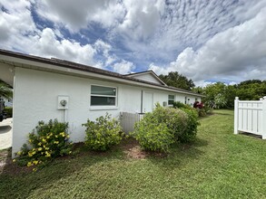 6114 Approach Ln in Sarasota, FL - Foto de edificio - Building Photo