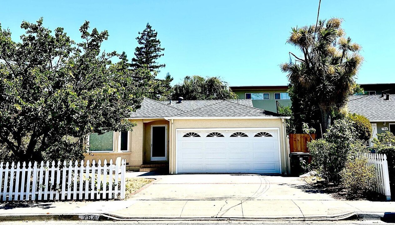 764 Eighth Ave in Redwood City, CA - Building Photo