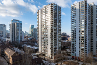 Dickinson House in Chicago, IL - Foto de edificio - Primary Photo