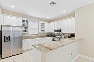 1033 NE 17th Way in Fort Lauderdale, FL - Foto de edificio - Building Photo