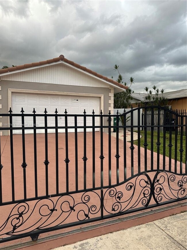 10805 SW 165th Terrace in Miami, FL - Building Photo - Building Photo