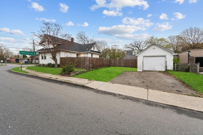 218 Islip Blvd in Islip Terrace, NY - Building Photo - Building Photo