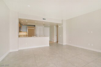 222 Karen Ave in Las Vegas, NV - Foto de edificio - Building Photo