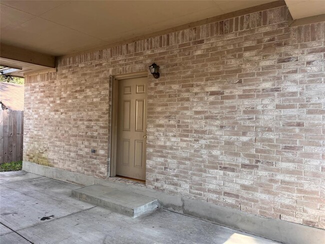13910-A E Cypress Forest Dr in Houston, TX - Building Photo - Building Photo