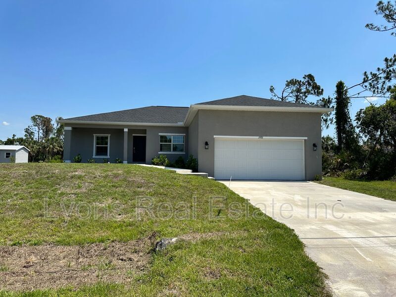 2492 Sparkle Ln in North Port, FL - Building Photo