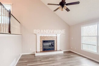 105 Sumac St in Smithville, MO - Foto de edificio - Building Photo