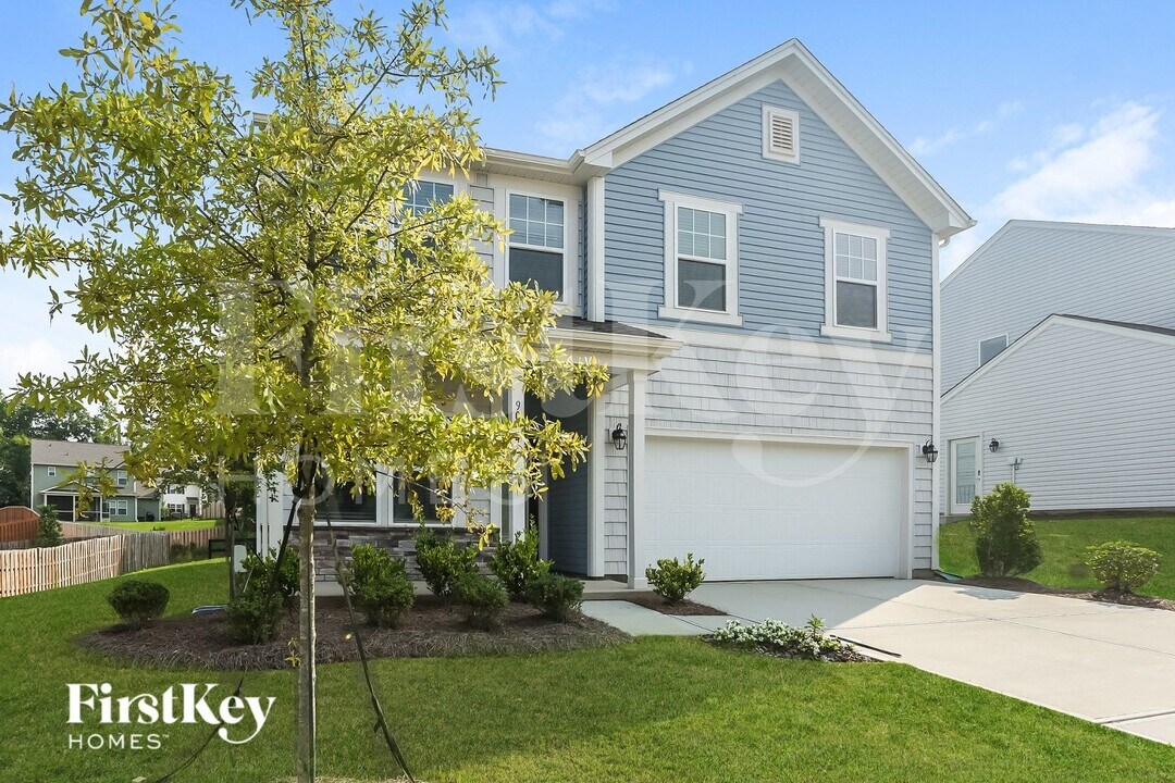 9014 Colwick Hill Rd in Charlotte, NC - Foto de edificio