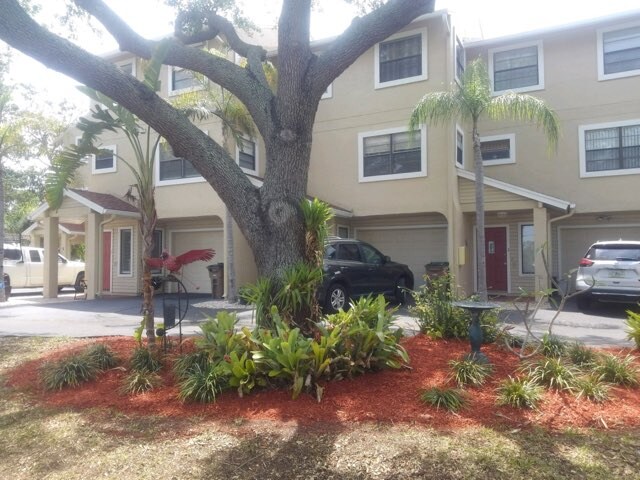 812 E Gulf Blvd in Indian Rocks Beach, FL - Foto de edificio - Building Photo