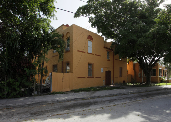 277 NW 33rd St in Miami, FL - Foto de edificio - Building Photo