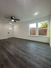 7611 Shotwell St in Houston, TX - Building Photo - Building Photo