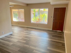 2115 Placentia Ave in Costa Mesa, CA - Foto de edificio - Building Photo