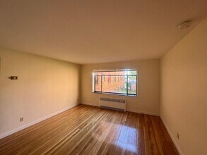 286 Massachusetts Ave, Unit #110 in Arlington, MA - Foto de edificio - Building Photo