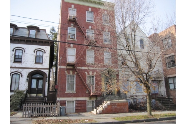 277 Grand St in Newburgh, NY - Building Photo