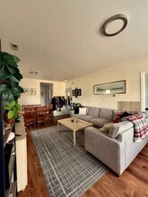 2958 S Throop St, Unit 2 in Chicago, IL - Foto de edificio - Building Photo