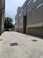 1225 Hyde Ct in Dallas, TX - Building Photo - Building Photo