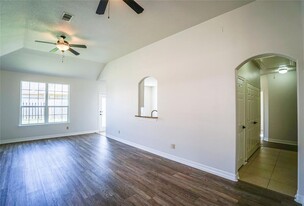 10217 Wood Fern Ct in Conroe, TX - Foto de edificio - Building Photo