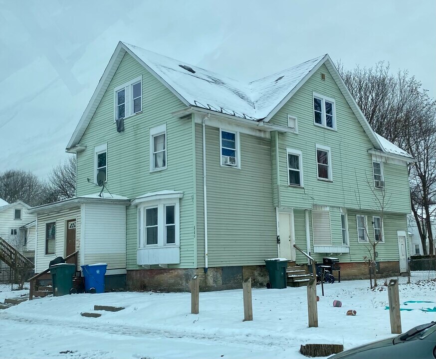 110 Ambrose St, Unit 112 UP in Rochester, NY - Building Photo