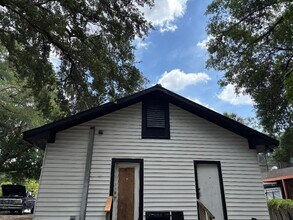 8308 N 11th St in Tampa, FL - Foto de edificio - Building Photo