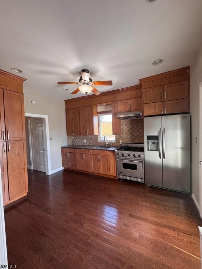 549 1st St in Carlstadt, NJ - Building Photo - Building Photo