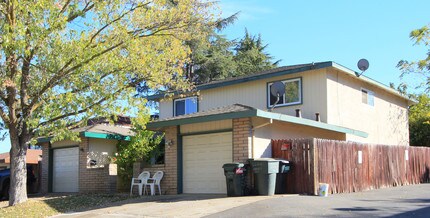 Merrihill Townhomes in Carmichael, CA - Foto de edificio - Building Photo