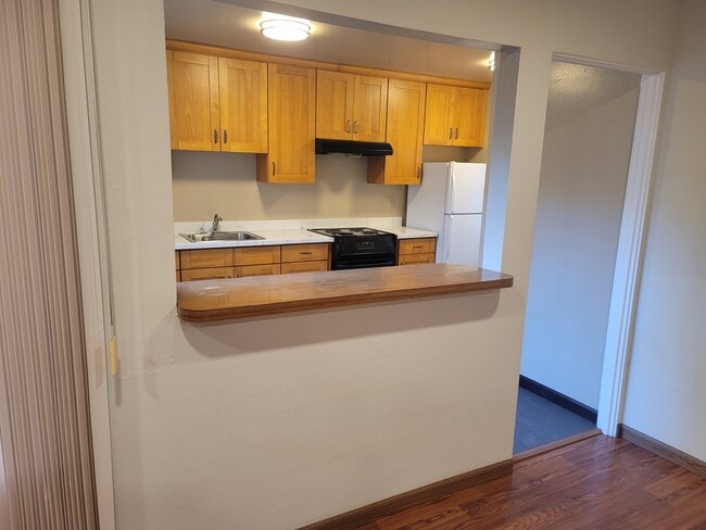132 Locksley Ave, Unit 3