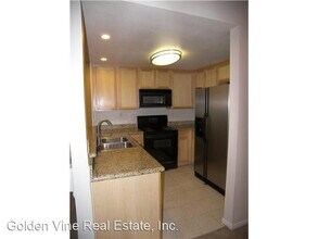 4013 Oakcrest Dr-Unit -#8 in San Diego, CA - Building Photo - Building Photo