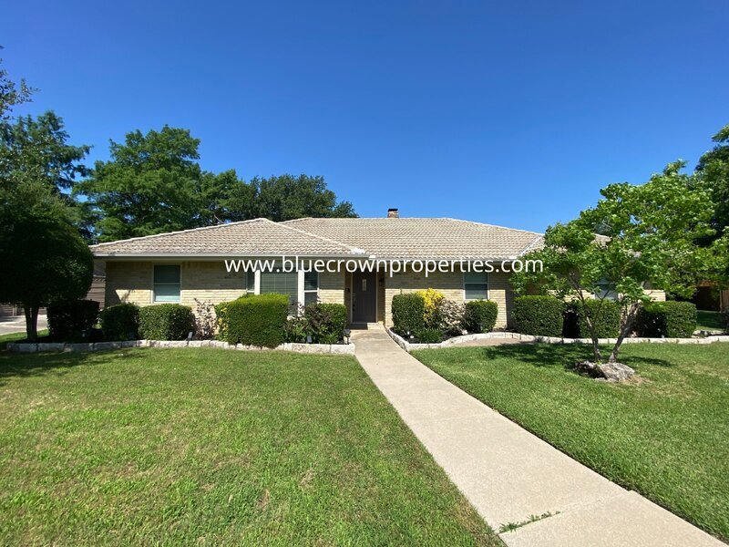 9 Brookfield Ct in Roanoke, TX - Building Photo