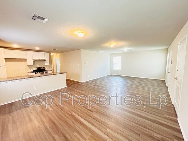 5307 Y Bar Summit in Converse, TX - Building Photo - Building Photo