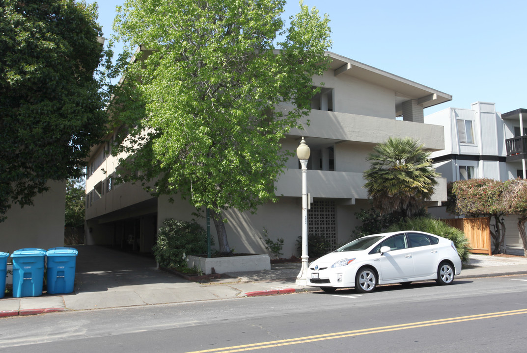 1340 Laurel St in San Carlos, CA - Building Photo