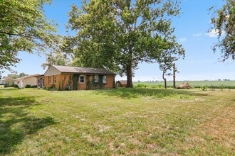 8428 County Rd 1060 E in Shirley, IL - Building Photo - Building Photo