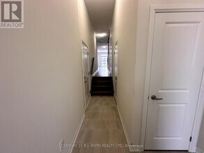 110 Turnberry Ln in Barrie, ON - Building Photo - Building Photo