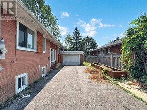 17 Dobbin Rd in Toronto, ON - Building Photo - Building Photo