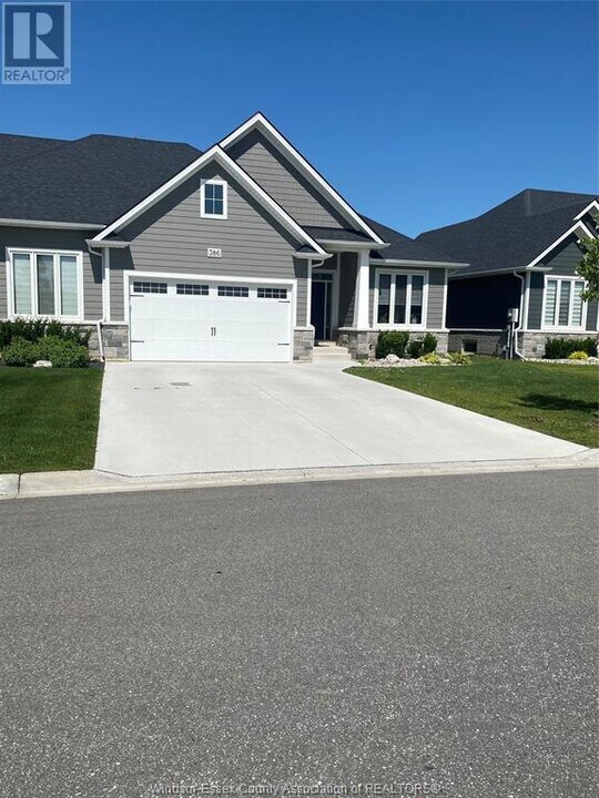 386 Matese St in Lakeshore, ON - Building Photo