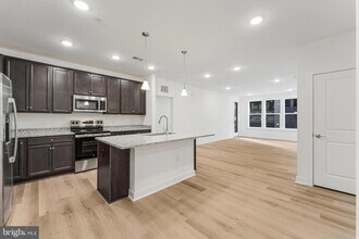 21731 Dovekie Ter in Ashburn, VA - Foto de edificio - Building Photo