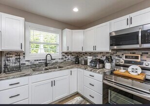 647 Four Winds Dr in Richmond, KY - Building Photo - Building Photo
