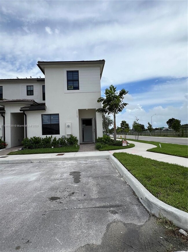 12725 SW 234th Ter in Homestead, FL - Foto de edificio - Building Photo