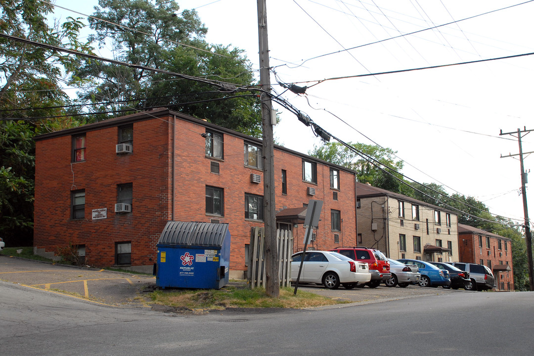 Churchill/Melvin Court Apartments in Penn Hills, PA - Foto de edificio