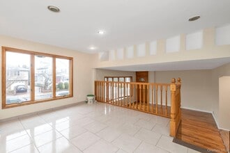 295 Plain Ct in Franklin Square, NY - Building Photo - Building Photo