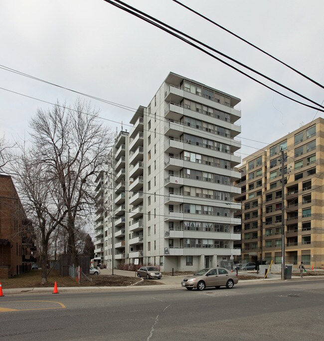 Birchmount Park Towers in Toronto, ON - Building Photo - Building Photo