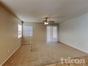 43371 W Elizabeth Ave in Maricopa, AZ - Foto de edificio - Building Photo