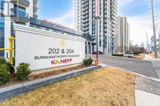 204 Burnhamthorpe Rd E in Mississauga, ON - Building Photo - Building Photo