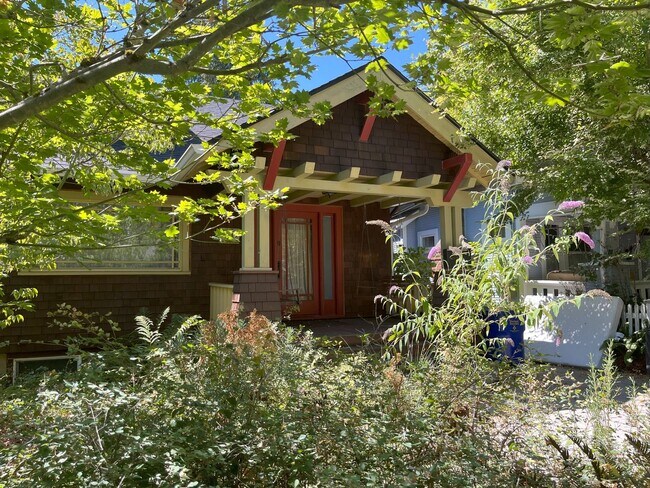 3218 SE Tibbetts St in Portland, OR - Building Photo - Building Photo
