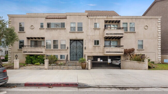 property at 4466 Coldwater Canyon Ave