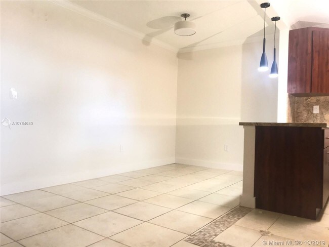 1265 W 24th St-Unit -203 in Hialeah, FL - Building Photo - Building Photo