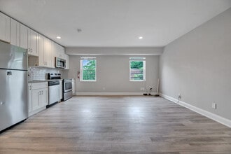 1679 Montello Ave NE, Unit #2 in Washington, DC - Foto de edificio - Building Photo