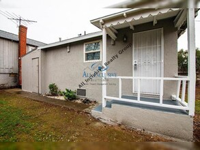 1008 Oakland Ave in Roseville, CA - Building Photo - Building Photo