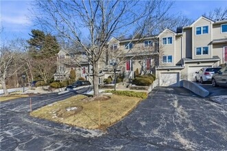 39 Waterview Dr in Smithfield, RI - Foto de edificio - Building Photo
