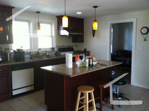 9 Shannon St, Unit 2 in Boston, MA - Foto de edificio - Building Photo